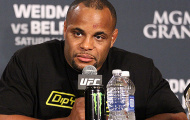 UFC muốn Cormier bảo vệ đai vào tháng Chín