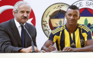 Luis Nani chèo kéo Van Persie rời khỏi M.U