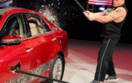 Video: Màn phá nát xe của Brock Lesnar
