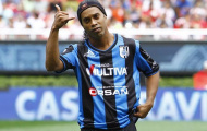 35 tuổi, Ronaldinho vẫn lắm mối