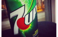 Muller dùng lon 7up chọc tức Brazil