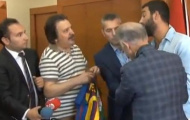 Vừa đến Barca, Turan đã cả gan 'lơ đẹp' Messi