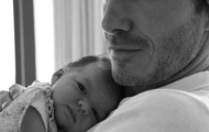 Becks ngọt ngào chúc mừng sinh nhật con gái cưng