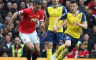 Rời M.U, Van Persie khiến fan nhí khóc ngất