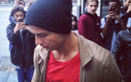 Cris Ronaldo ủ rũ đến Melbourne chờ đồng đội