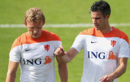 Người cũ của Liverpool đứng đằng sau việc Van Persie rời Man Utd