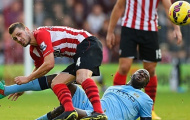Video: Morgan Schneiderlin dùng siêu kĩ thuật biến Yaya Toure thành trò hề