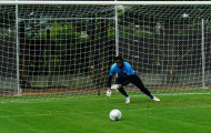 Video: Thủ môn U19 Pháp xỏ háng 'cực chất'