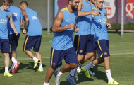 Barca hội quân thưa thớt: Sóng gió đợi chờ