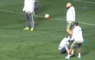 Video: Cristiano Ronaldo ngã chổng vó sau cú húc của Pepe