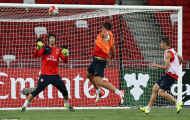 Video: Petr Cech tiếp tục làm CĐV Arsenal nức lòng