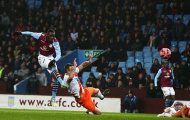 Liverpool, M.U 'bít cửa' mua Benteke