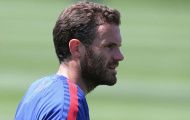 Mata hạ gục Phil Jones lẫn De Gea một cách rất nhẹ nhàng