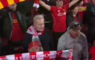Video: HLV Rodgers ngẩn người vì hành động đẹp tại sân Suncorp