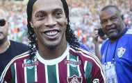 Hàng vạn fan chào đón Ronaldinho trong lễ ra mắt CLB mới