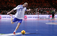 Video: Những kĩ năng điêu luyện của Zidane trên sân futsal