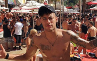 Neymar biện hộ lý do tập trung muộn cùng Barcelona