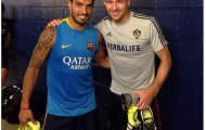 Suarez hí hửng gặp mặt Steven Gerrard ở Mỹ
