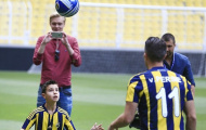 Con trai Van Persie nối gót cha sang Thổ