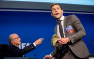 Tiết lộ: 600 USD TIỀN THẬT ném vào mặt Sepp Blatter