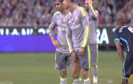 Ronaldo bị Fernando 'tập kích' vùng kín
