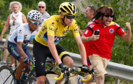 Áo vàng Chris Froome bị phun nước bọt ở chặng 19