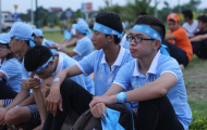 CĐV đội mưa đón Man City đến Việt Nam