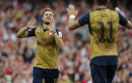Oezil và Chamberlain chói sáng, Arsenal hủy diệt Lyon