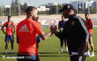 M.U nhát tay, Otamendi trình diện Valencia