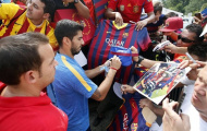 Chùm ảnh: Barcelona tập luyện, Luis Suarez bị CĐV quây kín