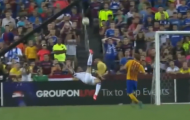 Video: Pha tung người móc bóng hài hước của Falcao vs Barca