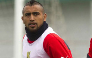 Video: Vừa đến Bayern, Vidal bị đồng đội xỏ háng trên sân tập