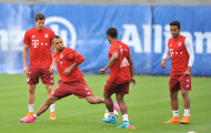 Chùm ảnh: Lần đầu tại Bayern, Vidal cười đùa rất thân thiết