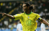 Video: Những khoảnh khắc cảm động của Ronaldinho với CĐV