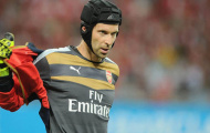 HLV Wenger so sánh Petr Cech với Van der Sar
