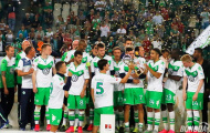 Chùm ảnh: 'Thánh' Bendtner lên đồng, 'Bầy sói' khiến 'Hùm xám' ôm hận