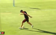 Video: Khoảnh khắc ngẫu hứng của Diego Simeone trên sân tập