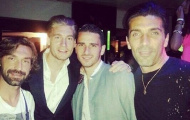 Ảnh chế: Wenger thắng vì được Mourinho nhường, Pirlo là fan ruột của Bendtner