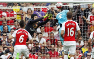 Cech mắc sai lầm, fan Chelsea hả hê ra mặt