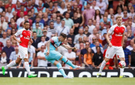 Tân binh đóng vai tội đồ, Arsenal nhận sốc ngày khai mạc