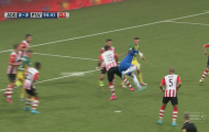 Video: Thủ môn đánh gót điệu nghệ vào lưới đội bóng cũ của Depay