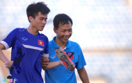 Tiền vệ U19 Lào đá vào bắp chân khiến Thanh Hậu chấn thương