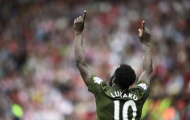 Lukaku lên tận khán đài xin lỗi vì sút trúng CĐV