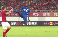 Video: Cựu tiền đạo Chelsea dùng Kungfu vào mặt đối phương