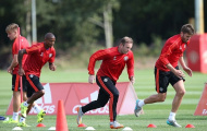 Bom tiền vẫy gọi Manchester United ở Champions League