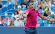 Federer hủy diệt 'máy giao bóng'