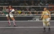 Video: Sasha Banks vs Bayley tại NXT Takeover