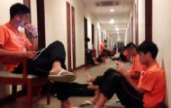 Cầu thủ U19 Việt Nam bị cấm dùng điện thoại