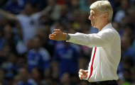 Wenger đáp trả chỉ trích của Neville