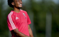 Chùm ảnh Cuadrado căng thẳng trong buổi tập đầu tiên cùng Juventus